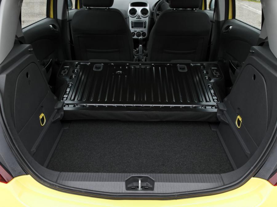  Vauxhall Corsa 5-Door 2010 года  (фото 8 из 19)